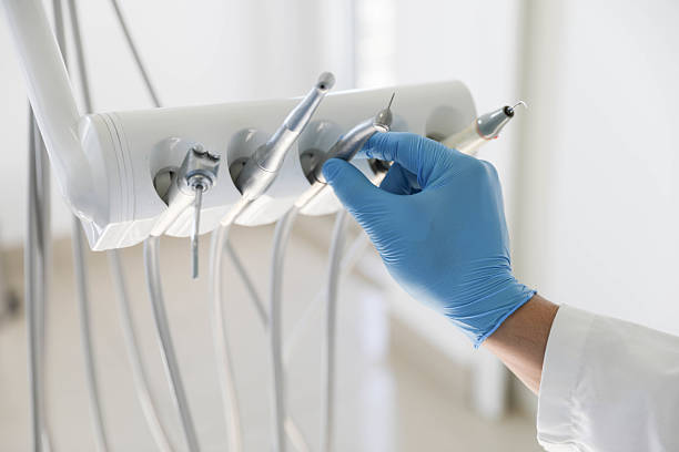 Professional Tooth Extraction technician working in Delft Colony, CA